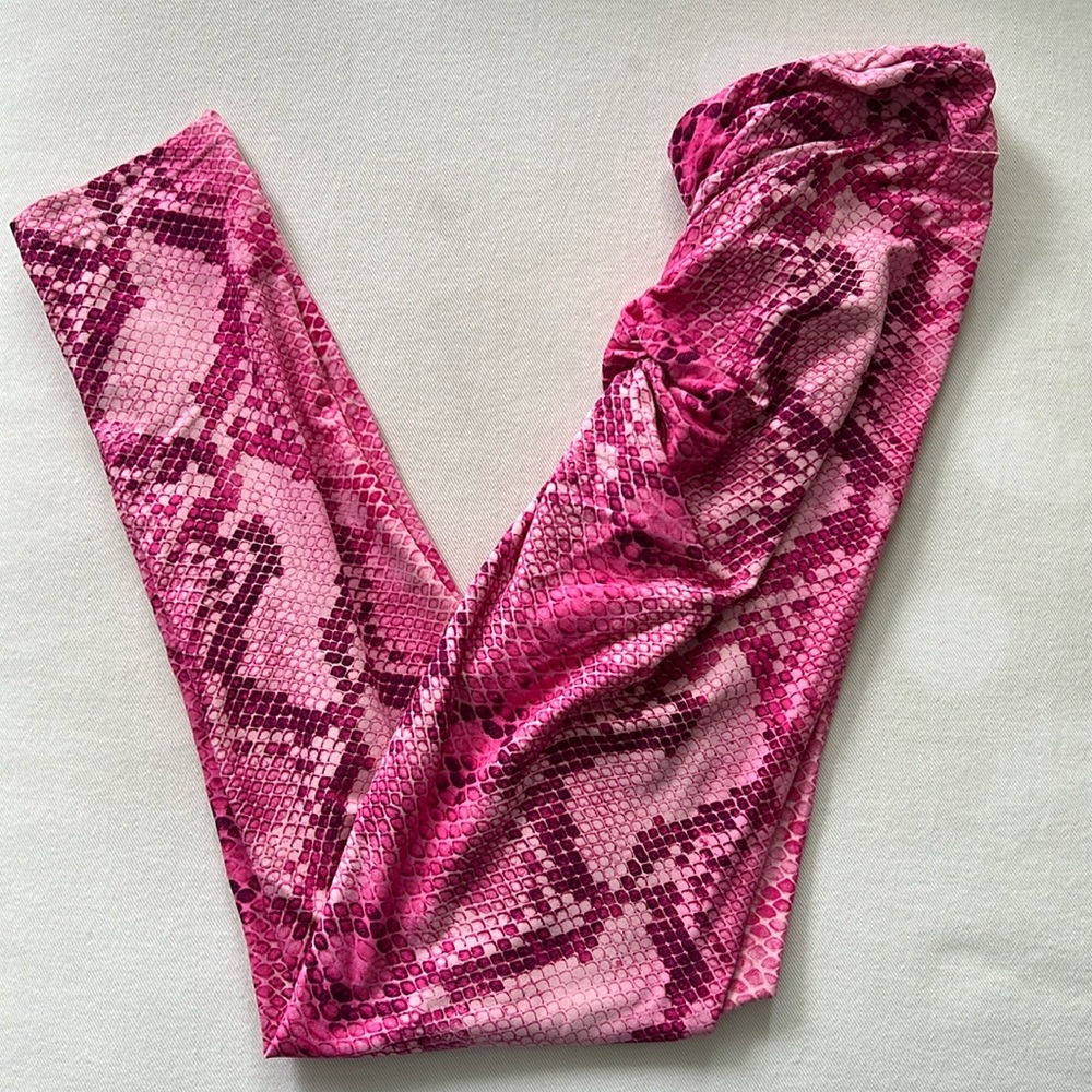 LiCi Fit Pink Python V-Cut Waist Scrunch Booty Leggings